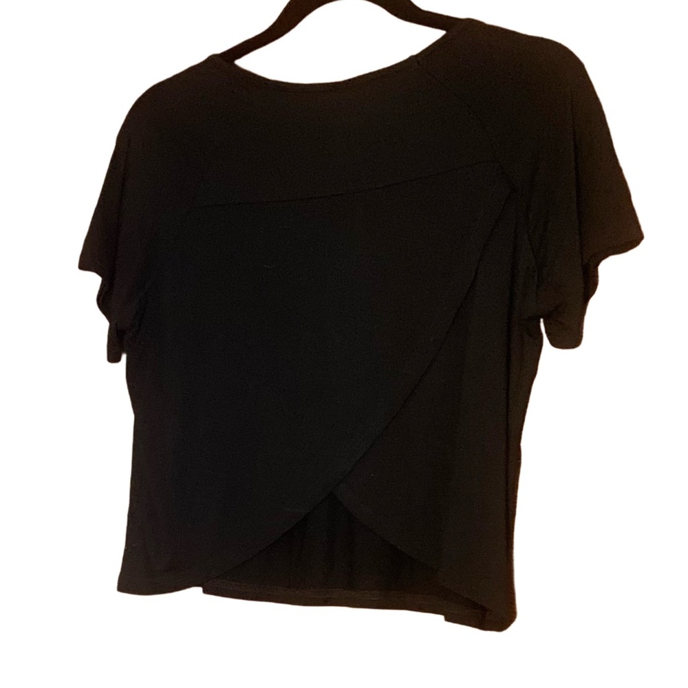 Mippo Activewear Women's Slightly Cropped Black Top Size M Crossover Back NWT - Picture 3 of 6